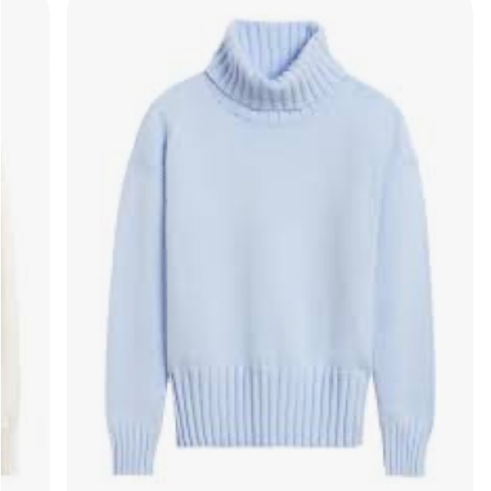 Banana Republic Chunky Turtle Neck Sweater, size M